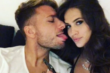 (VIDEO) Ko kaže da karantin može da bude loš? Prvi strelac Serije A se ludo zabavlja sa suprugom koja je prava "bomba"