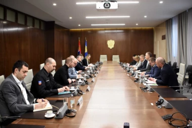 (FOTO) Stefanović sa predstavnicima Grada Beograda: Dogovorena pomoć najugroženijim građanima!