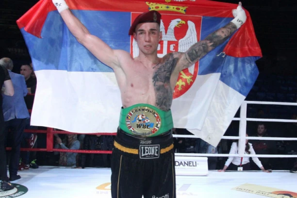 (FOTO) Poznati srpski bokser istetovirao lik predsednika Vučića na svojoj ruci!