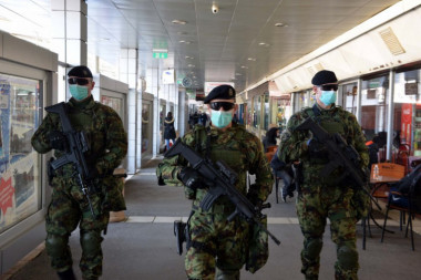 SRBIJO, BEZ BRIGE: Vojska obezbeđuje granične prelaze, migrantske centre i bolnice