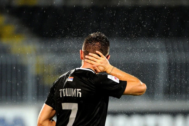 TOŠIĆ SE VRAĆA U PARTIZAN? Bivši reprezentativac Srbije POTVRDIO KONTAKT sa crno-belima!