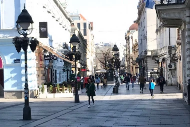 (FOTO) PUSTARA U CENTRU: Ulicama glavnog grada šeta mali broj ljudi