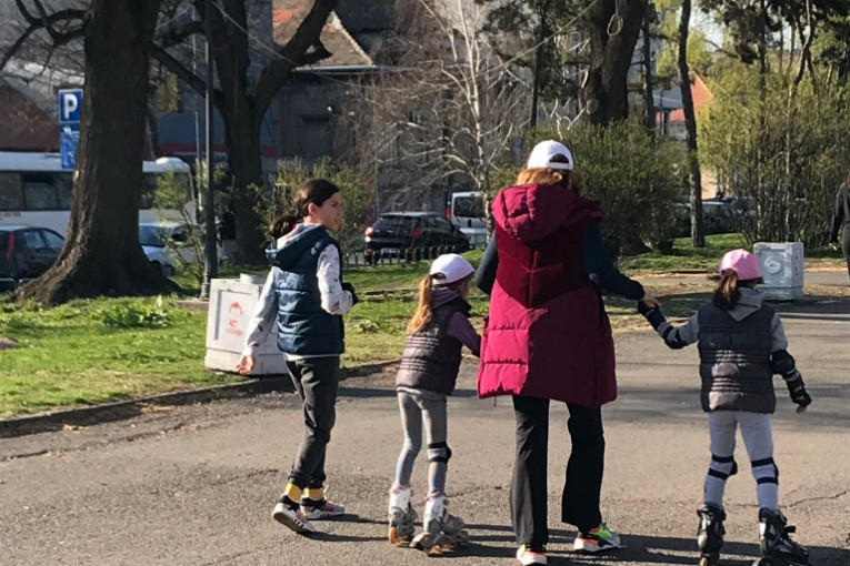 Neki su čak odlučili da povedu i decu sa sobom