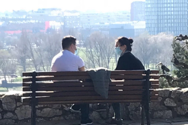 EAKZB: Korona verovatno ostaje i preko leta