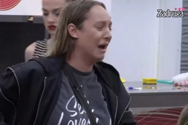 (VIDEO) Luna se slomila pred svima, pa okrivila Đoleta Đoganija za svoju bolest: Pretio je mami, zbog njega mi je OPALA KOSA!