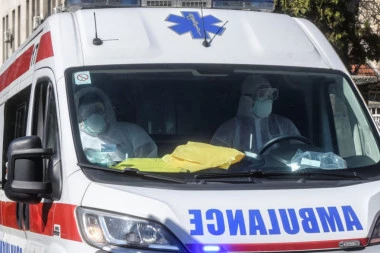 NESREĆA KOD NOVE VAROŠI: Automobil sleteo u Bistricu, troje prevezeno u bolnicu!