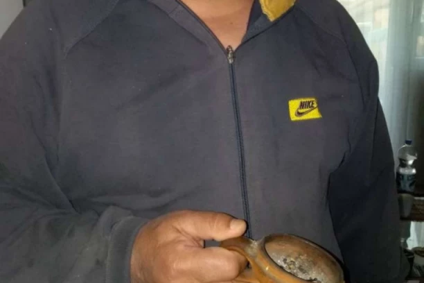 Palimo tamjan, teramo koronu: Evo kako izgleda jedan dan u karantinu u prosečnoj srpskoj porodici