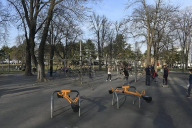 Nove mere Vlade! Menja se vreme policijskog časa, kafići samo "za poneti", parkovi se zatvaraju