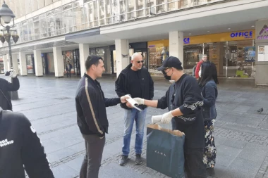 REPUBLIKA U KNEZU: Bravo, sestre i braćo iz Kine - roditelji im šalju maske, oni ih poklanjaju Beograđanima!