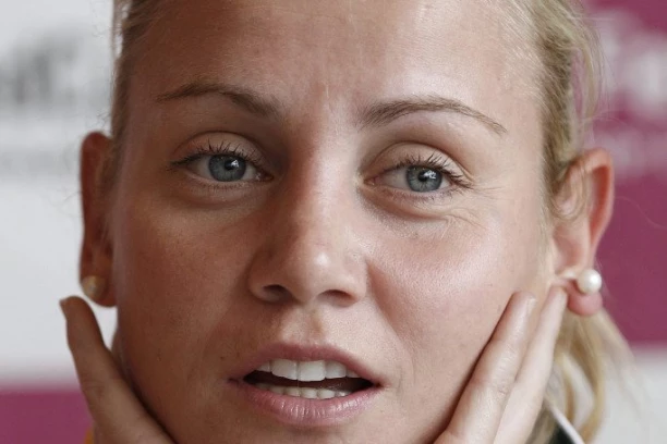 JELENA DOKIĆ VAN SEBE OD SREĆE: Dugo je nismo videli ovakvu - a evo i šta je razlog! (VIDEO)