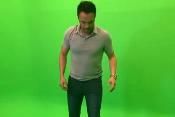 (VIDEO) "Ljudi umiru, vi žonglirate toalet papir!"