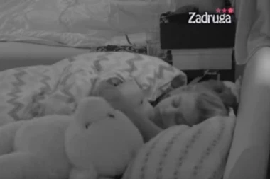 (VIDEO) LJUBAV CVETA! Sve ostalo se raspada, samo NJIHOVA veza funkcioniše!