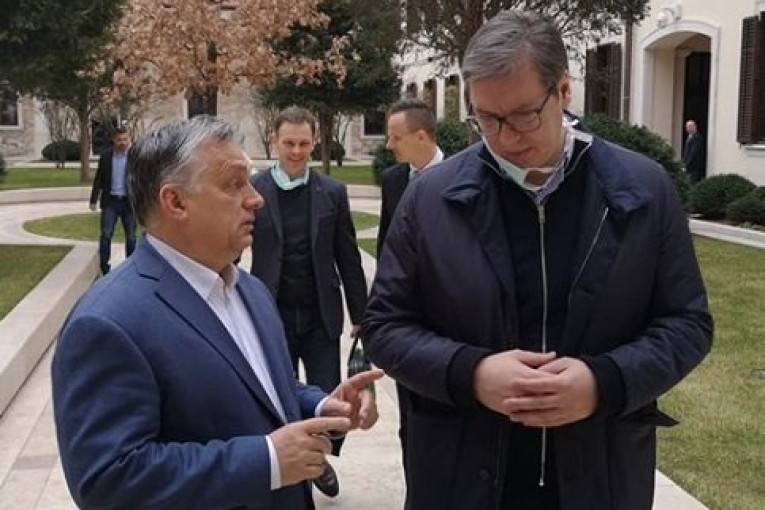 (FOTO) Bez rukovanja! Vučić se nenajavljeno sastao s Orbanom, pogledajte kako su se pozdravili u Budimpešti
