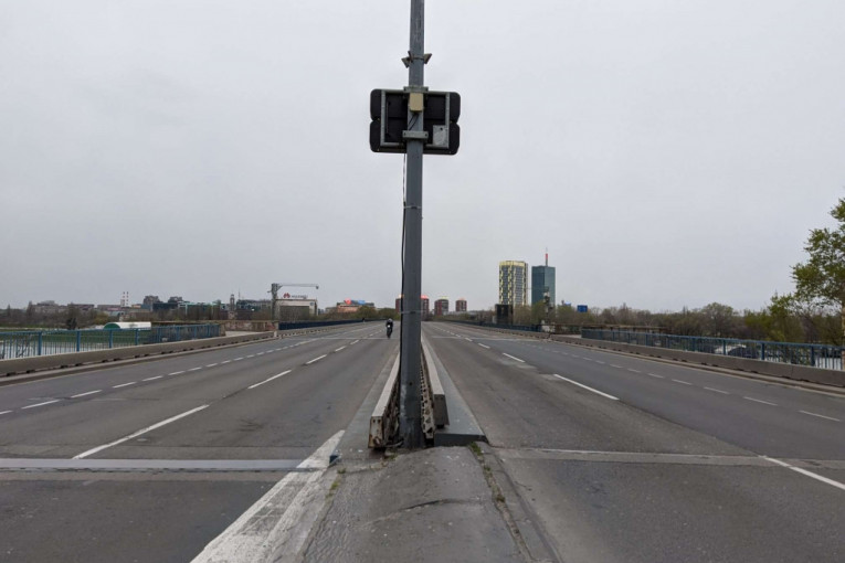 Na Brankovom mostu videli smo samo usamljenog biciklistu