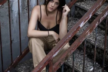 Ona je tvorac Nikolijinog hita: Milos Biković predstavio novu zvezdu serije "Južni vetar"!