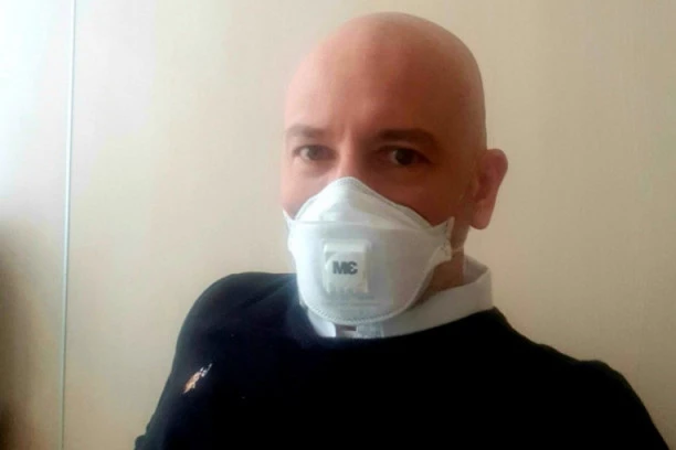 Majiću, otkud nano maska kada sudije koje rade punom parom nose obične?!