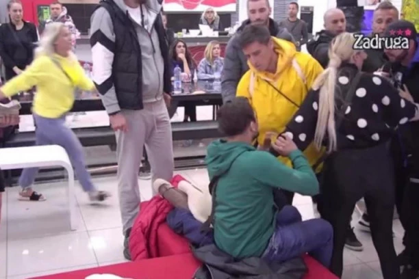 (VIDEO) Užasne scene u Beloj kući! Umalo masakr zbog Ive Grgurić: Vrištanje i plač odzvanjali imanjem!