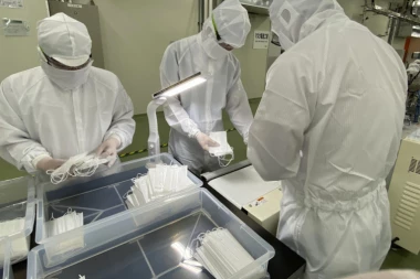 DONACIJA EU VREDNA VIŠE OD 850 HILJADA EVRA! U Srbiju stiglo više od million maski i 730.000 pari  rukavica!