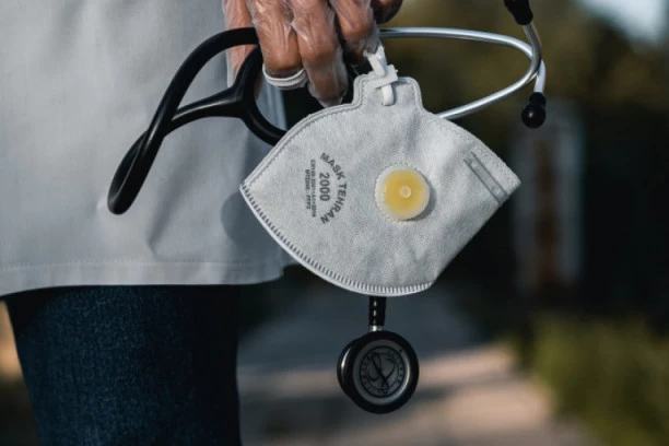 Korona seje smrt: Zaraženi muškarac iz Leposavića umro u KC Niš