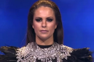 (FOTO) Zvezda granda iz malinjaka pravo na more: U berbi je odlično oblikovala telo