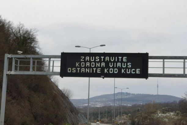 (FOTO) Osvanuli bilbordi upozorenja širom Srbije: Zaustavite koronavirus, ostanite kod kuće!