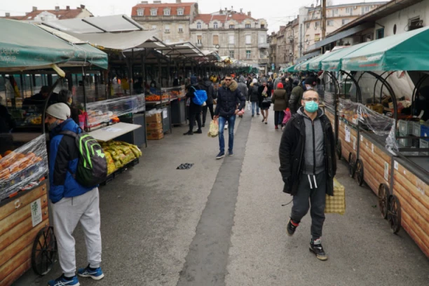 RADNO VREME ZA PRAZNIKE! PIJACE ZATVORENE SAMO NA VASKRS, ALI NE SVE! Ako vam nešto zafali, na crveno slovo rade ove 4, ali skraćeno!