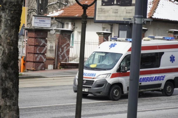 NESREĆA KOD TRSTENIKA: Prevrnuo se traktor, mladić hitno prebačen u bolnicu