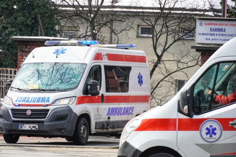 NOĆ U BEOGRADU BURNA! U Rakovici teško povređen maloletni motociklista!