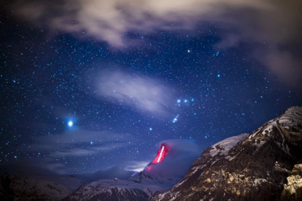 (FOTO) Bljesak na vrhu Alpa! Ceo svet je stao kada je ugledao nestvaran prizor u vreme epidemije