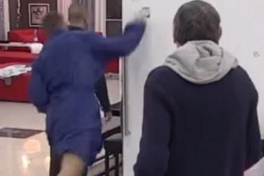 Ovakav napad histerije još niste videli: Mensur uhvatio Minu na delu, umalo polomio sve u Zadruzi!