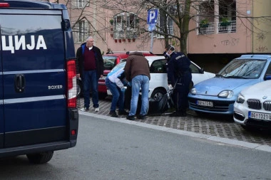 UŽAS U BORU: U autu ispred pošte pronađen leš muškarca!