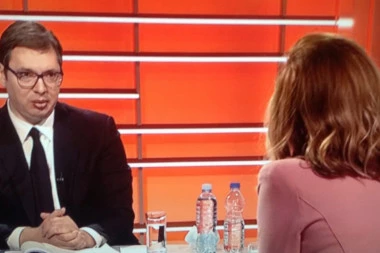 (VIDEO) BEZ PARDONA: Jovana Joksimović u toku emisije umirala Vučiću od smeha!