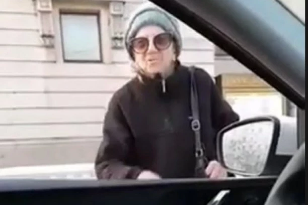 Zvezda policijskog časa - gospođa Olivera! Od sada kretanje bake koja je išla na engleski možete da pratite na njenom Instagramu