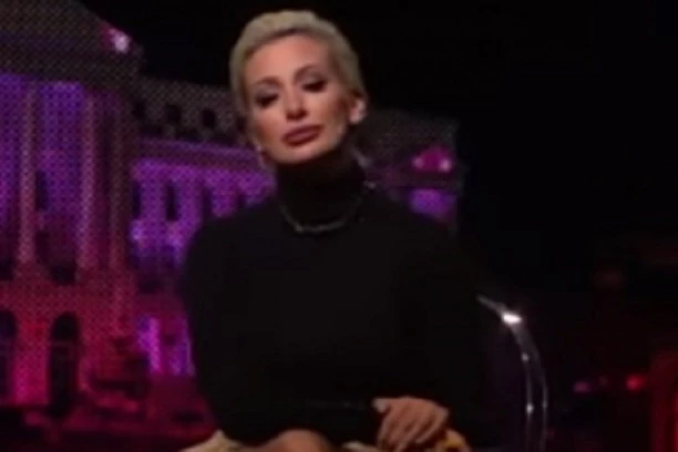 Dušica Jakovljević progovorila o vezama sa MLAĐIM muškarcima: MATORCI me ne zanimaju, PILETINA MI SE UVEK LEPILA ZA PRSTE!