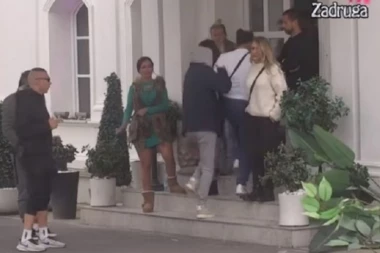 (VIDEO) OTVORIĆU TI LOBANJU!! Kamenom krenuo da mu RASCOPA GLAVU! Obezbeđenje hitno reagovalo!