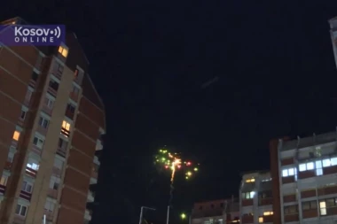 (VIDEO) BRAVO, MITROVICA: Pogledajte vatromet u čast lekara!