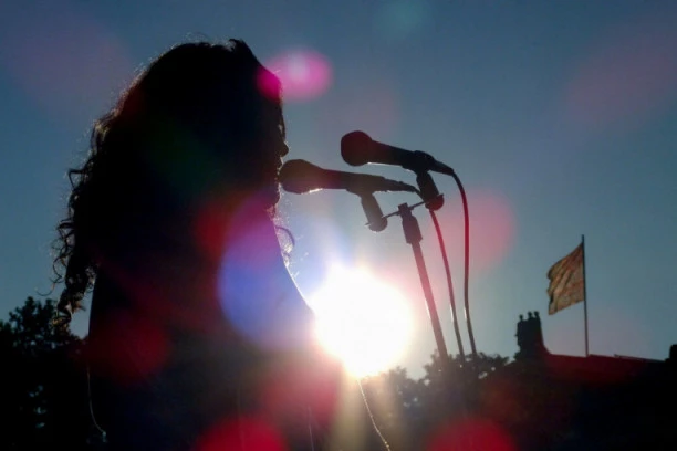 (ŠOK FOTO) Nekada najbogatija pevačica na estradi, MEGAPOPULARNA, danas u kandžama anoreksije! Pogledajte šta je ostalo od nje, REBRA JOJ POISPADALA SKROZ!