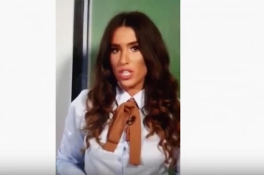 (VIDEO) Hoće li ONA biti odgovorna za gomilu budućih umetnika? Ovo je definitivno najlepša nastavnica likovnog koju imamo!