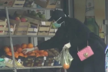 (VIDEO) Ko je OVO? KAMUFLIRALA se do neprepoznatljivosti! Pevačica shvatila ozbiljno sve mere predostožnosti!