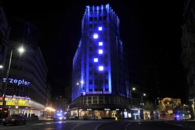 (FOTO) Svetski dan osoba sa autizmom: Znamenite građevine Beograda svetle plavo u njihovu čast