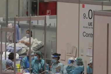 (VIDEO) Španija na kolenima: Bolnice sve krcatije, nedovoljno mesta za sve pacijente