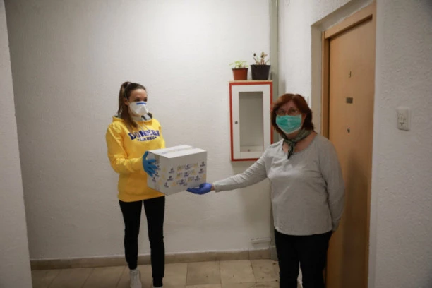 Mozzart pripremio više od 6.000 paketa za penzionere Srbije