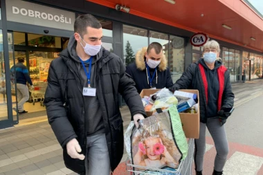 Penzionerima u Jagodini od grada prevoz od marketa do kuće i zaštitne maske