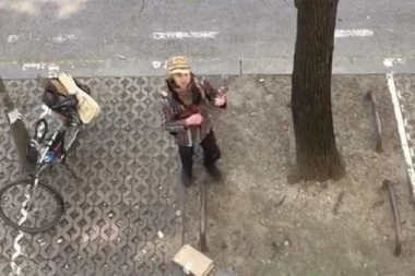 (VIDEO) Profesor mega car: Evo kako je rešio da razveseli učenike u karantinu! Uzeo je instrument u ruke i krenuo!