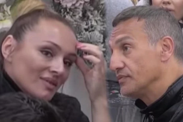 SNIMAK KOJI ĆE PROMENITI SVE: Anabela šapuće Gagiju tajnu o Slobi i Luni, nesvesna da kamere snimaju!