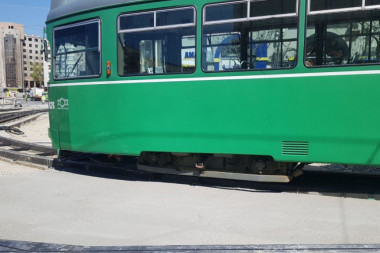 SUDAR NA UGLU NEMANJINE I RESAVSKE: Udes dva tramvaja, povređena žena