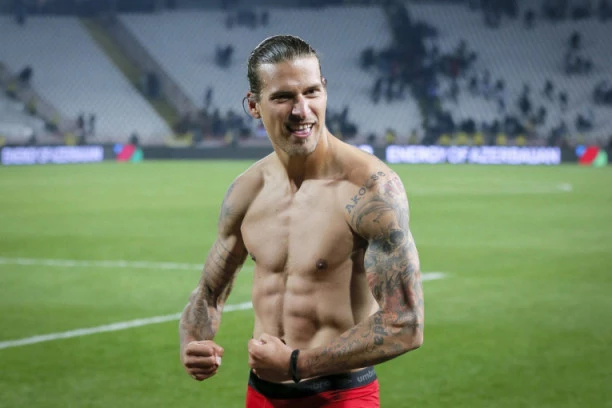 Dok srpski FUDBALER niže skandale kod kuće ga čeka ONA! Evo ko je supruga reprezentativca ALEKSANDRA PRIJOVIĆA! (FOTO)