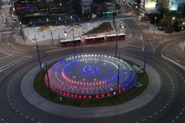 (FOTO) Simboli Beograda večeras u bojama srpske zastave