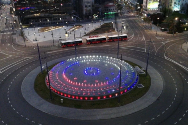 (FOTO) Simboli Beograda večeras u bojama srpske zastave