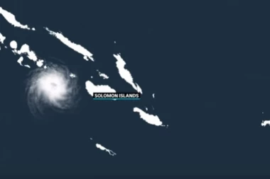 (VIDEO) Uragan "Harold" besni na Pacifiku: Čupa drveće, odnosi krovove